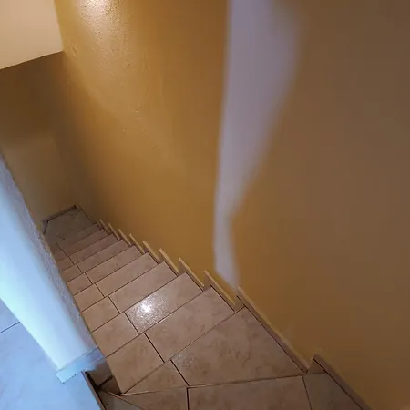 House Lena سارتي