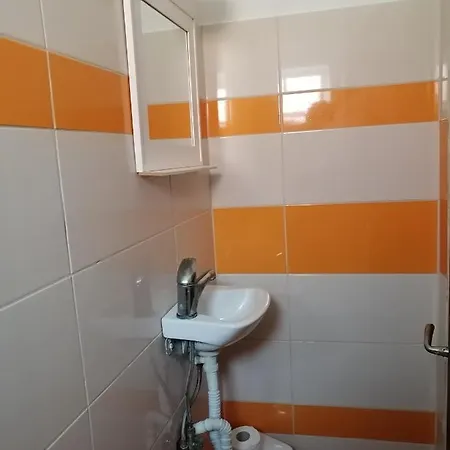 Apartman House Lena Szárti