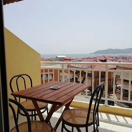 House Lena 사르티