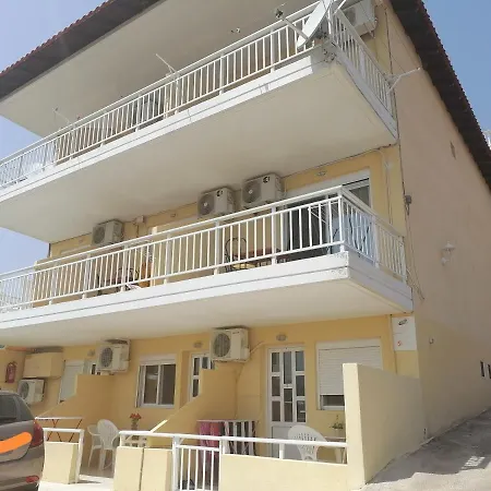 Apartman House Lena Szárti