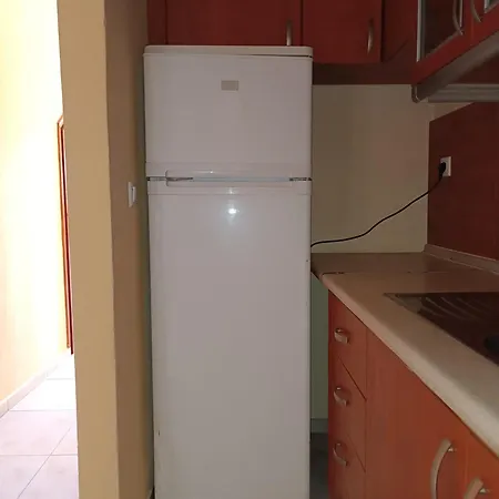 House Lena 아파트 사르티